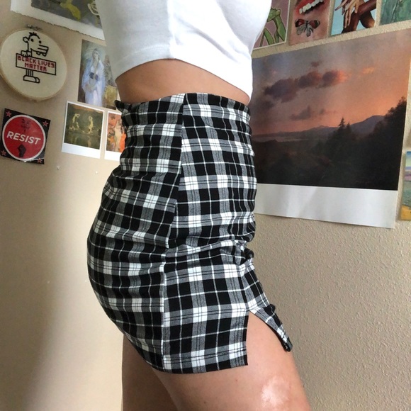 brandy melville cara skirt - Picture 4 of 4